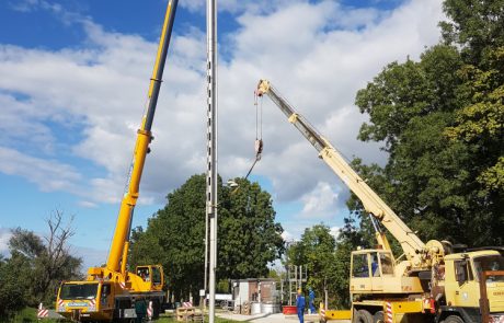Installation of well completion equipment for hydraulic groundwater protection