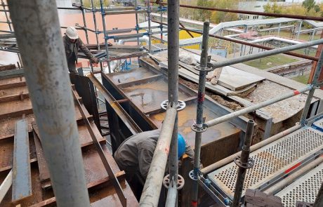 Rekonštrukcia Elektrostatického odlučovača spalín kotla č. 4,5. Výmena usadzovacích elektród, rekonštrukcie opláštenia, výmena kompenzátorov na vstupe a výstupe spalín